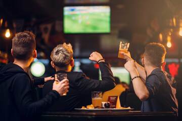 Un bar sportif pour la diffusion de matchs Un bar sportif pour la diffusion de matchs