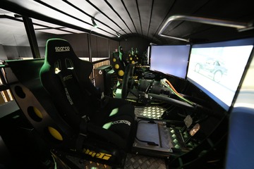 Simulateur de courses automobiles